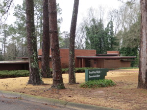 Exterior of the Rosenbaum House.